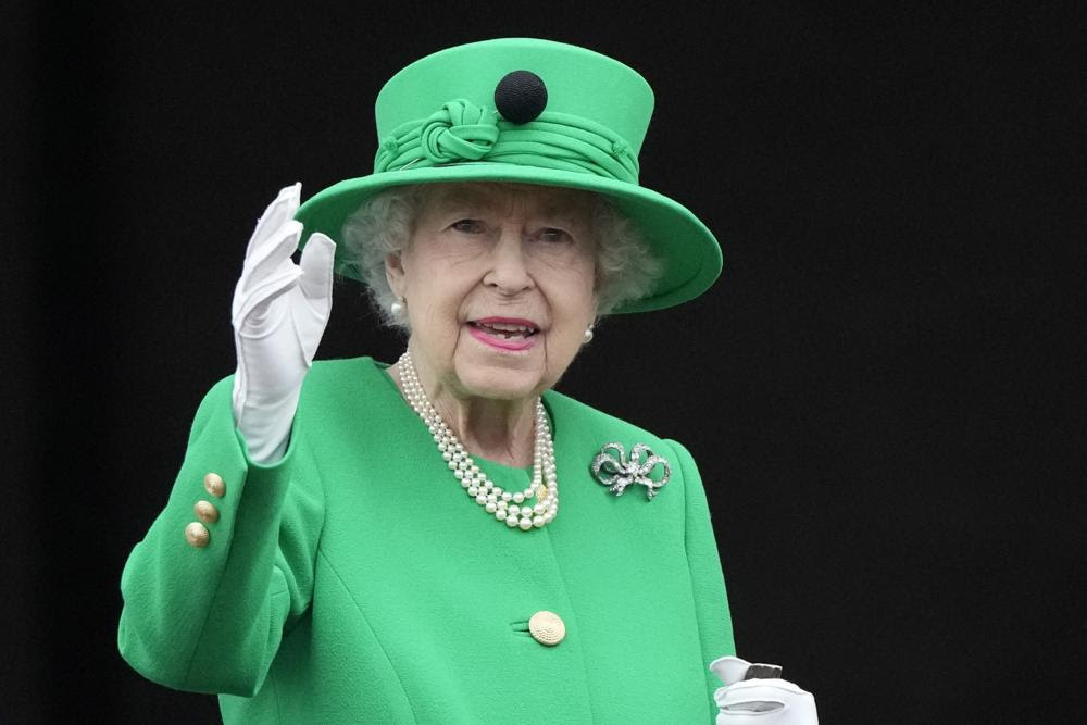 Πέθανε σε ηλικία 96 χρονών η βασίλισσα Ελισάβετ - Τι γίνονται τα $28 δισ. ακίνητα που κατέχει